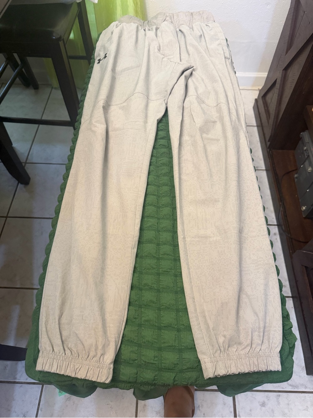 Under Armour Men’s gray Elastic Cuff Jogger Sweatpants